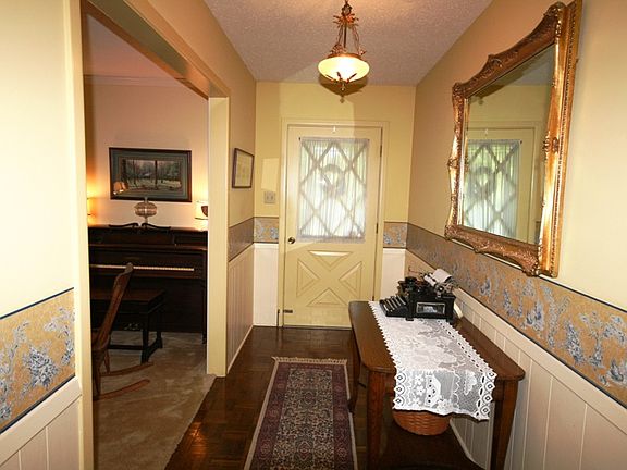 2nd image of 123 Hiett Ln