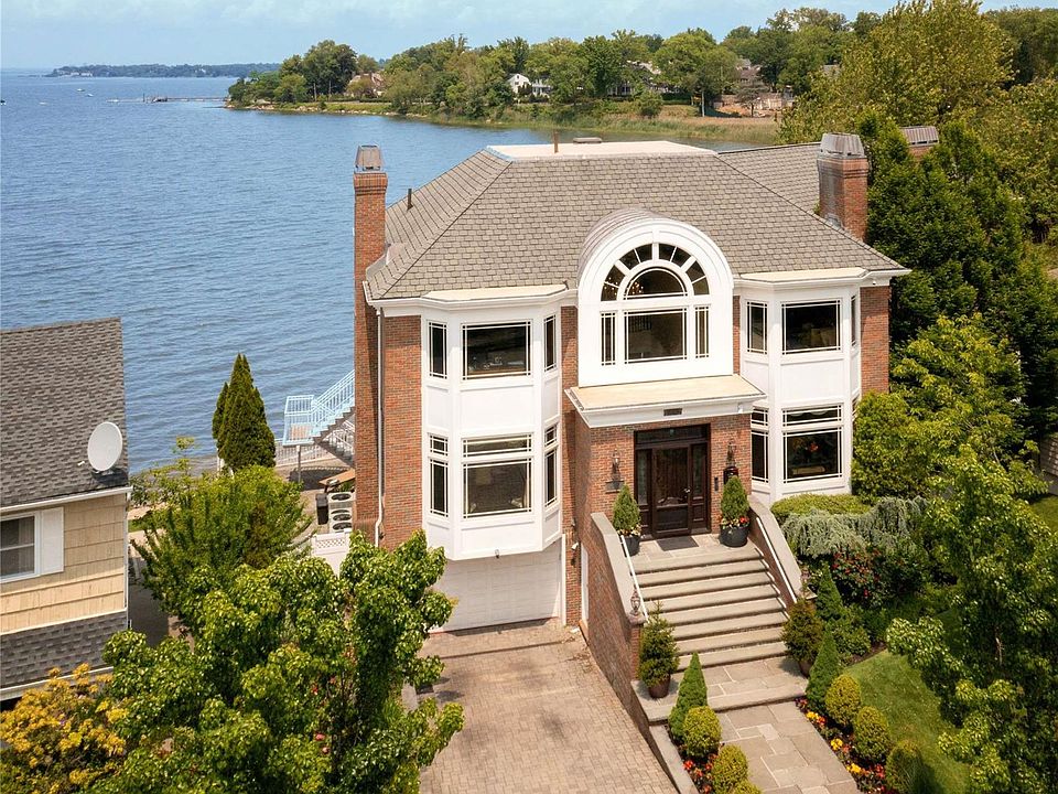 1st image of 37-19 Regatta Place