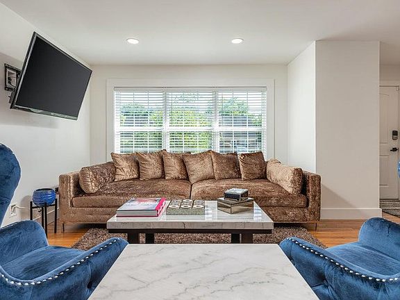 5th image of 540 20th St NW
