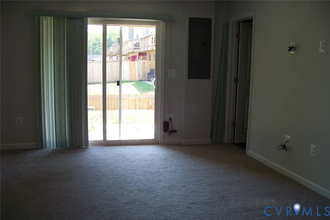 4 bed, 4.0 bath, 2400 sqft, $2,750 — Photo 3
