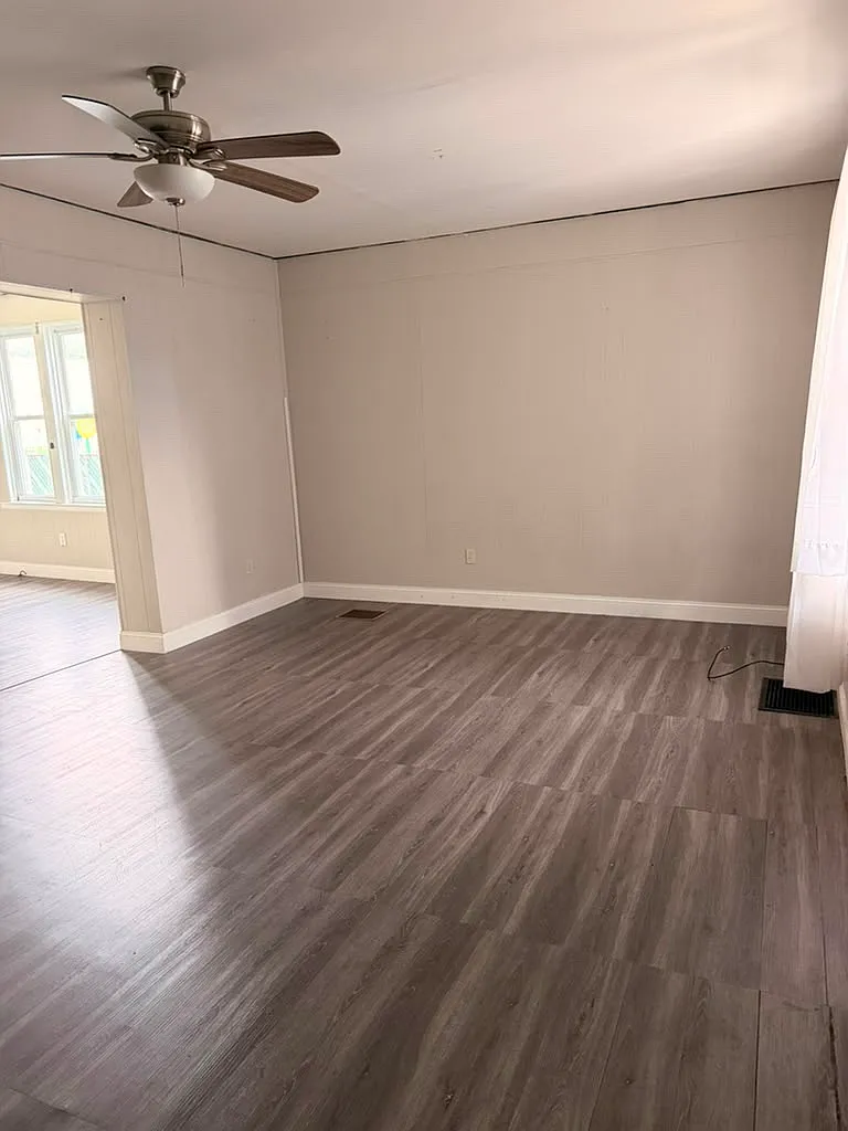 3 bed, 2110 sqft, $2,300 — Photo 3