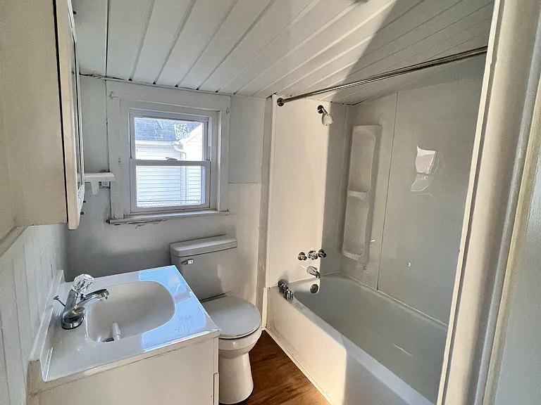 931 Albert St — Photo 9