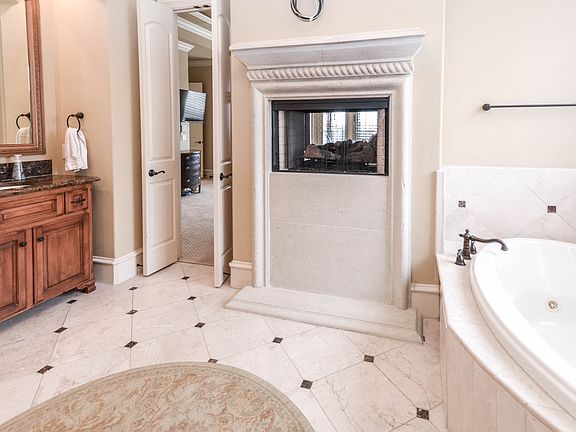 2nd image of 5705 S Woodcreek Cir
