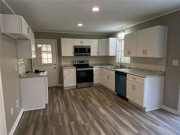 4th image of 3562 Rogers Dr