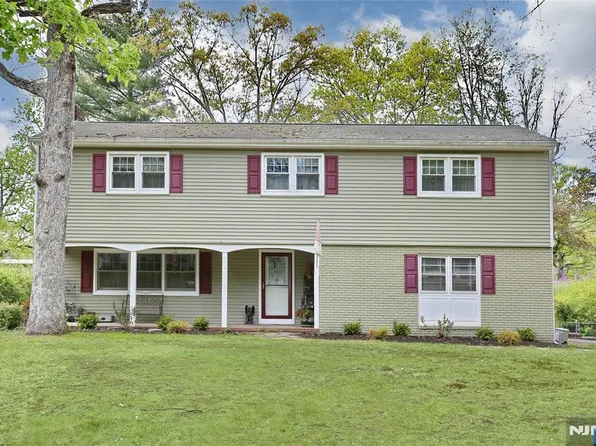 14 Ravine Dr, Woodcliff Lake, NJ 07677