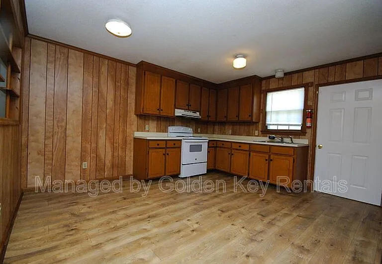 141 Gurley Ave — Photo 3