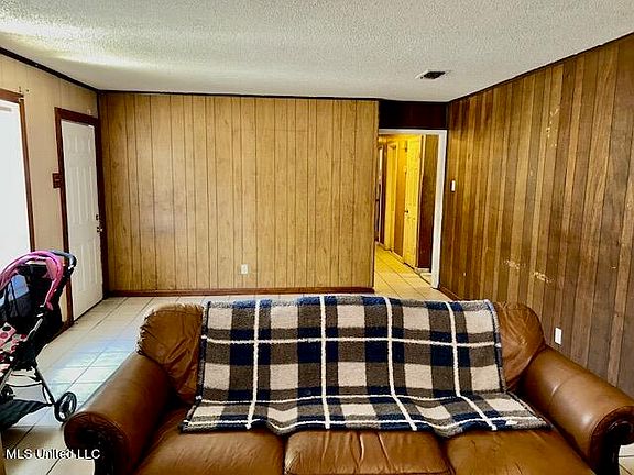 4th image of 4032 Ponderosa Dr