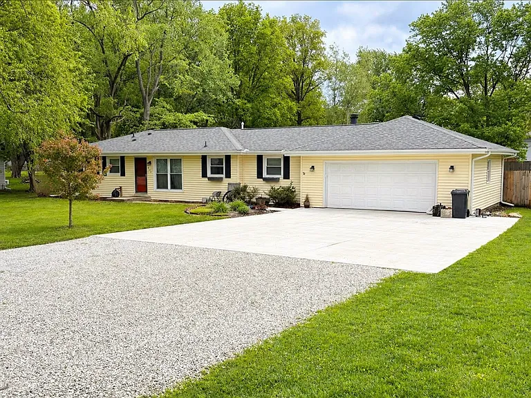 405 Knolls Dr — Photo 1
