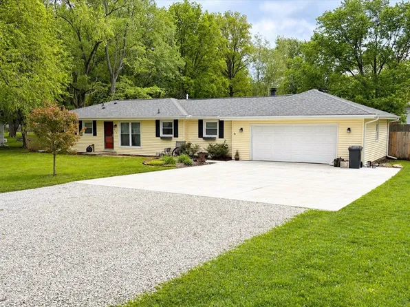 405 Knolls Dr, Philo, IL 61864