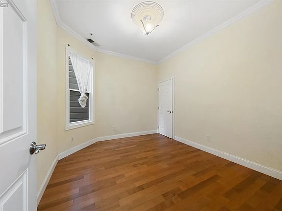 3rd image of 881 Arguello Blvd #2