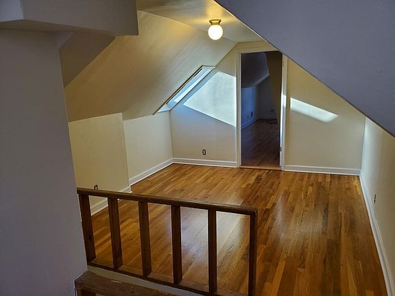 4th image of 1733 W Newport Ave APT 2F
