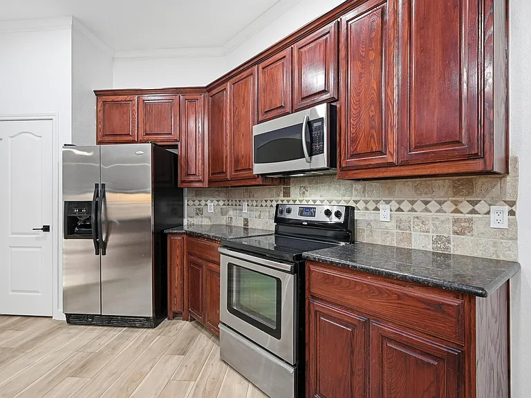 2216 Paige Ct — Photo 30