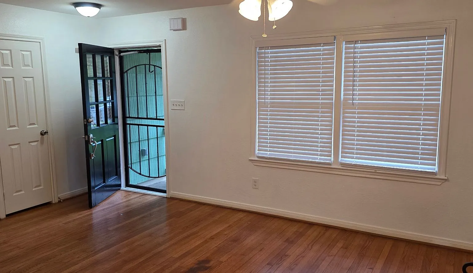 14 Gulf lane 2/2 - Fish village (Lyncrest Manor) — Photo 2