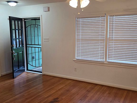 3rd image of 14 Gulf Ln