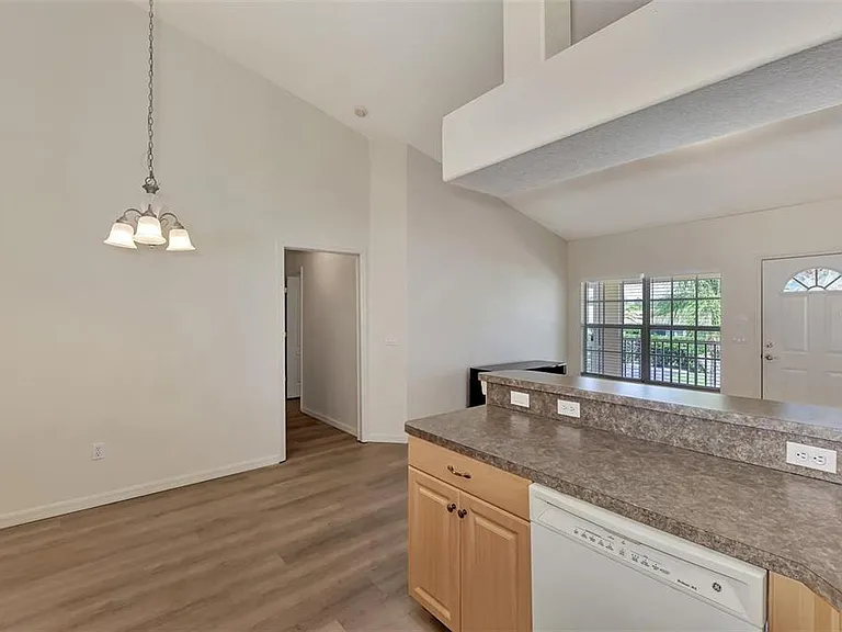 400 Mirabella Cir #201 — Photo 14