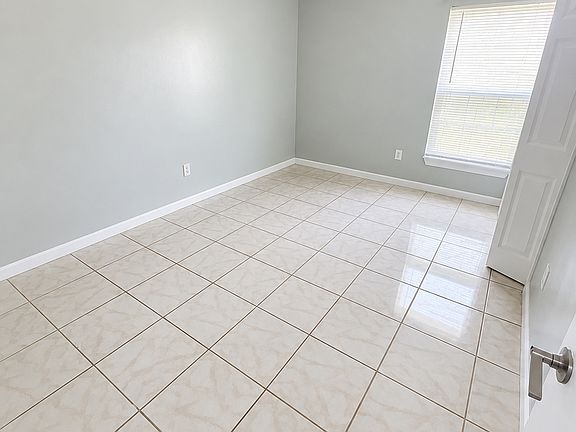 5th image of 955 W Oak Ridge Rd APT A