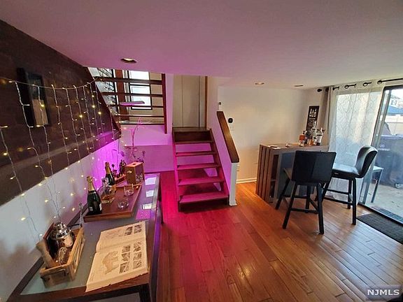 5th image of 315 Grant Ave Unit 2