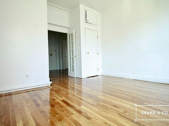 5th image of 649 Manhattan Ave #2R