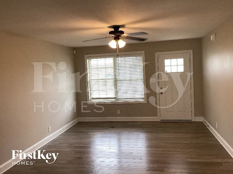1487 Coronado Dr — Photo 2