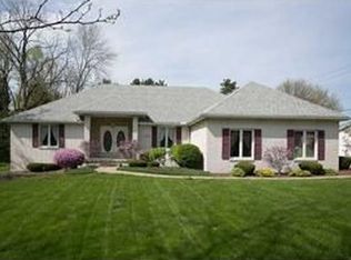 26 Carey Dr, Orchard Park, NY 14127