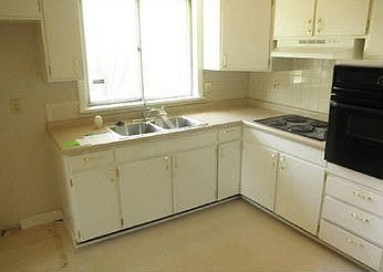 3rd image of 5906 Fairlane Dr