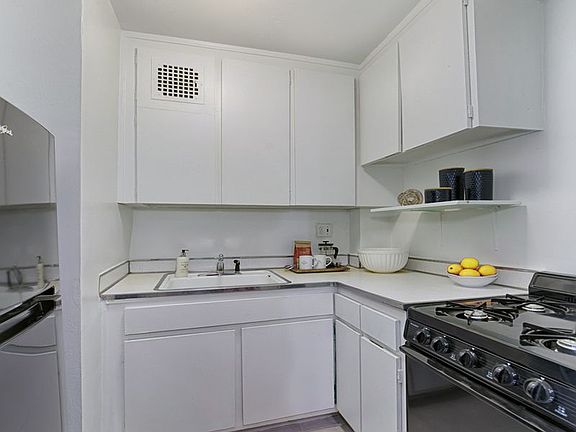 3rd image of 144 E 84th St APT 5H