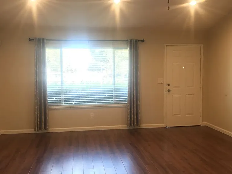 3817 Rotterdam Ave — Photo 5