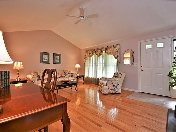 4th image of 9 Westchester Ct #9