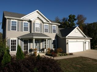 1041 Woodberry Ln, Charleston, IL