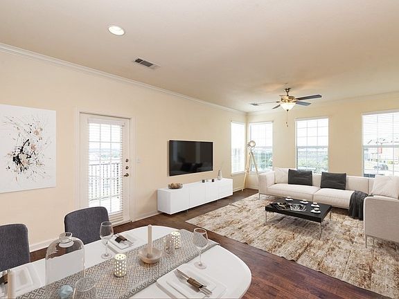 3rd image of 25675 Overlook Pkwy APT 802