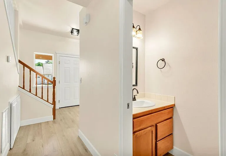 585 Dublin Ave — Photo 15