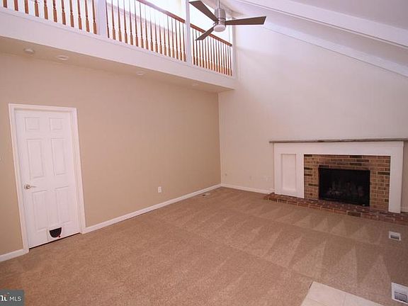 4th image of 18 Rose Ct