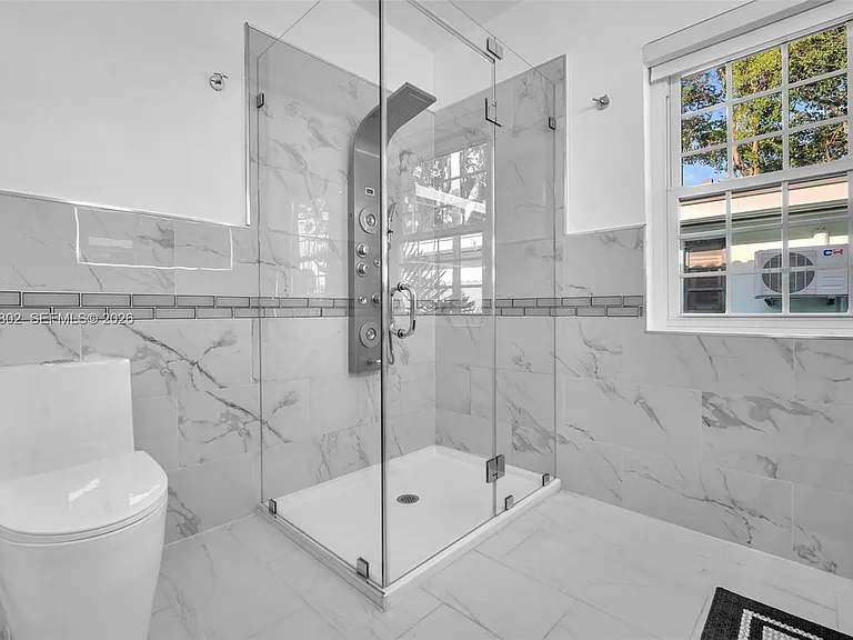 1235 NE 88th St — Photo 23
