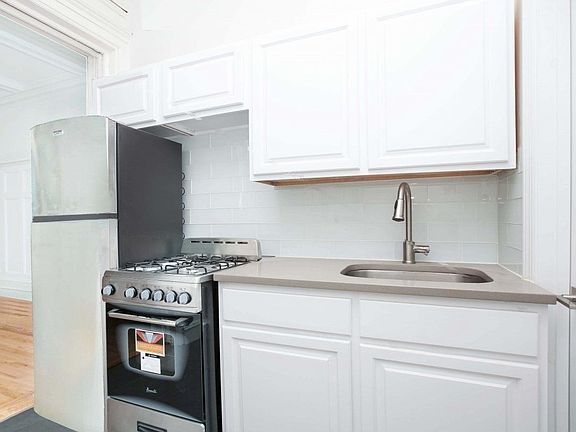 4th image of 462 W 141st St #1A