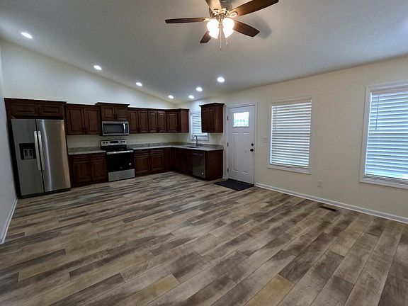4th image of 183 Carrie St #B