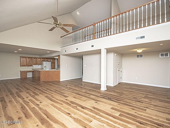 4th image of 2104 Stadium View Ct