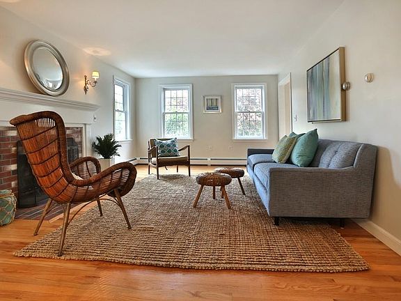 4th image of 10 Virginia Ln