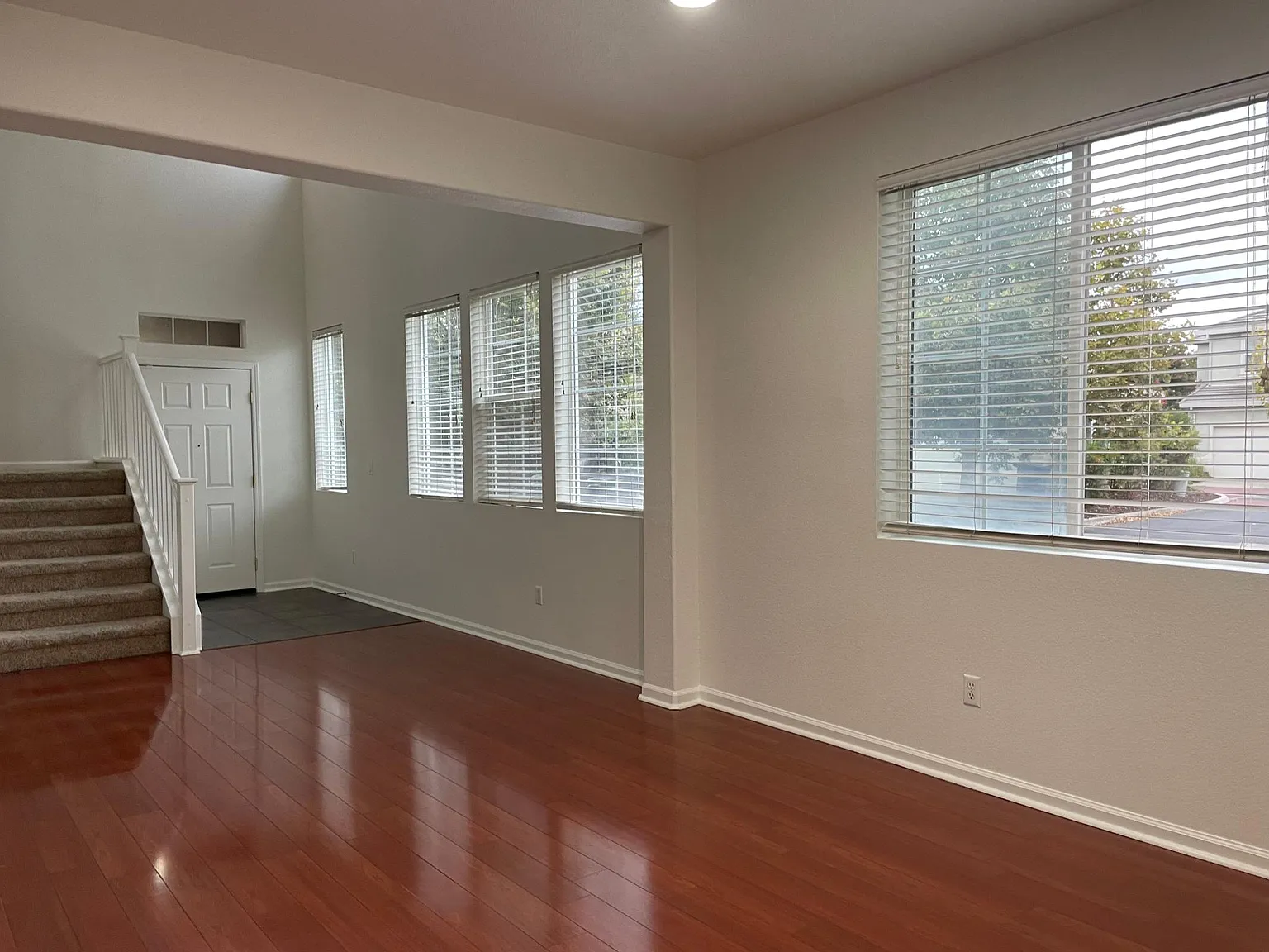 4 bed, 2.5 bath, 2070 sqft, $2,700 — Photo 3