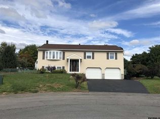 8 Haley Ct, Albany, NY 12205