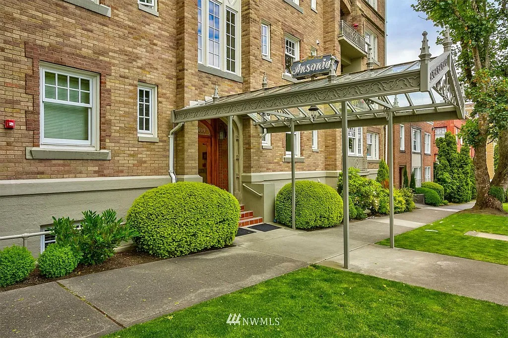 219 N Tacoma Avenue #01 photo 1