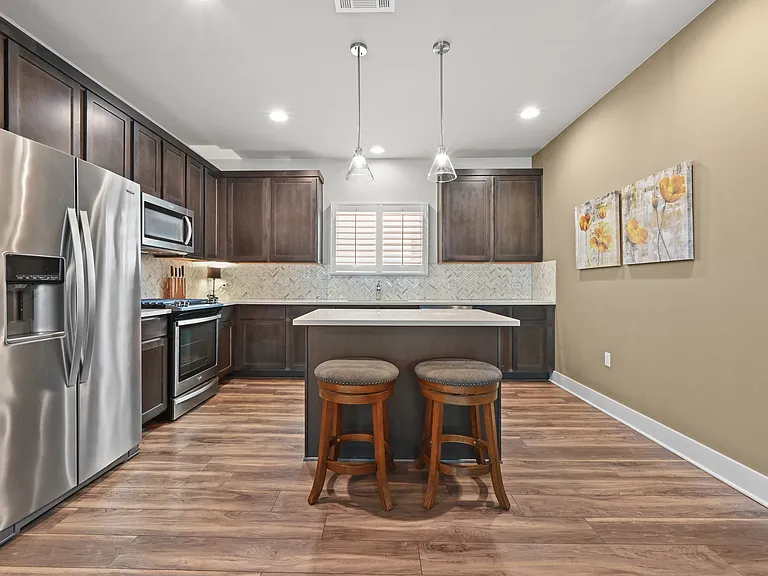 10121 Forest Grove Dr — Photo 4