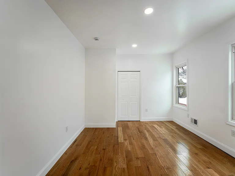 152 Washington St #1 — Photo 5