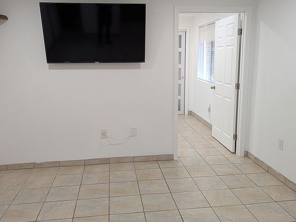 3rd image of 5218 York Blvd #2