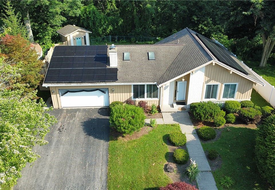 1st image of 125 Granada Cir