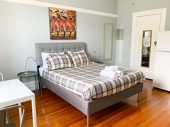 3rd image of 949 Ashbury St APT 1