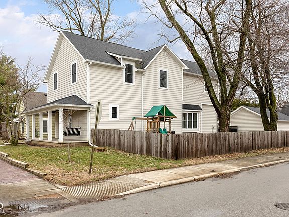 3rd image of 1594 Cherry St
