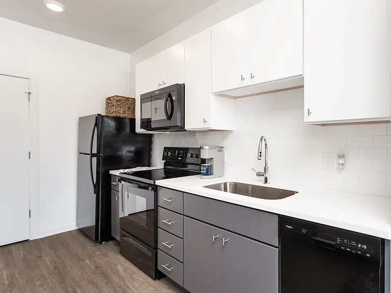 Harlow on Main — Photo 17