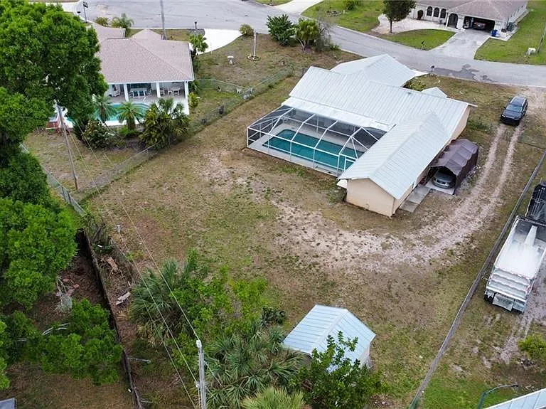 706 Arianne Ct — Photo 8