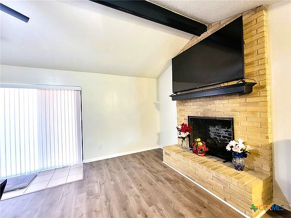 3rd image of 605 Courtney Ln