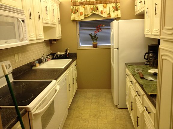 5th image of 812 High Point Dr W APT C